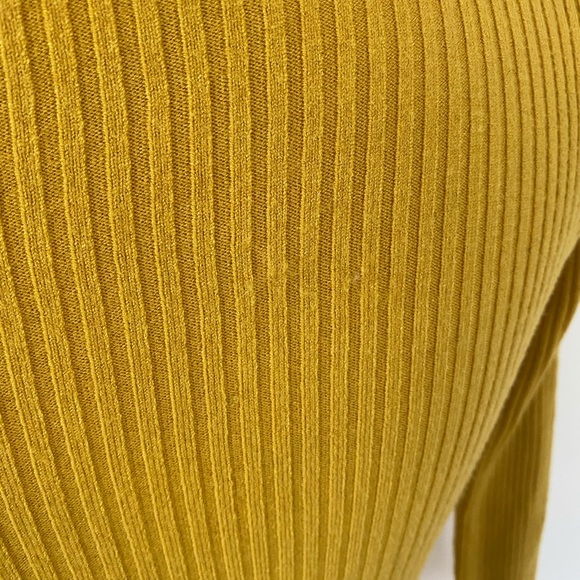 Italian Yellow Stretch Sweater sz M - Picture 5 of 5